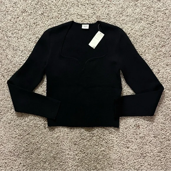 Abercrombie & Fitch Sweetheart Neckline Knit Long Sleeve - Picture 2 of 6
